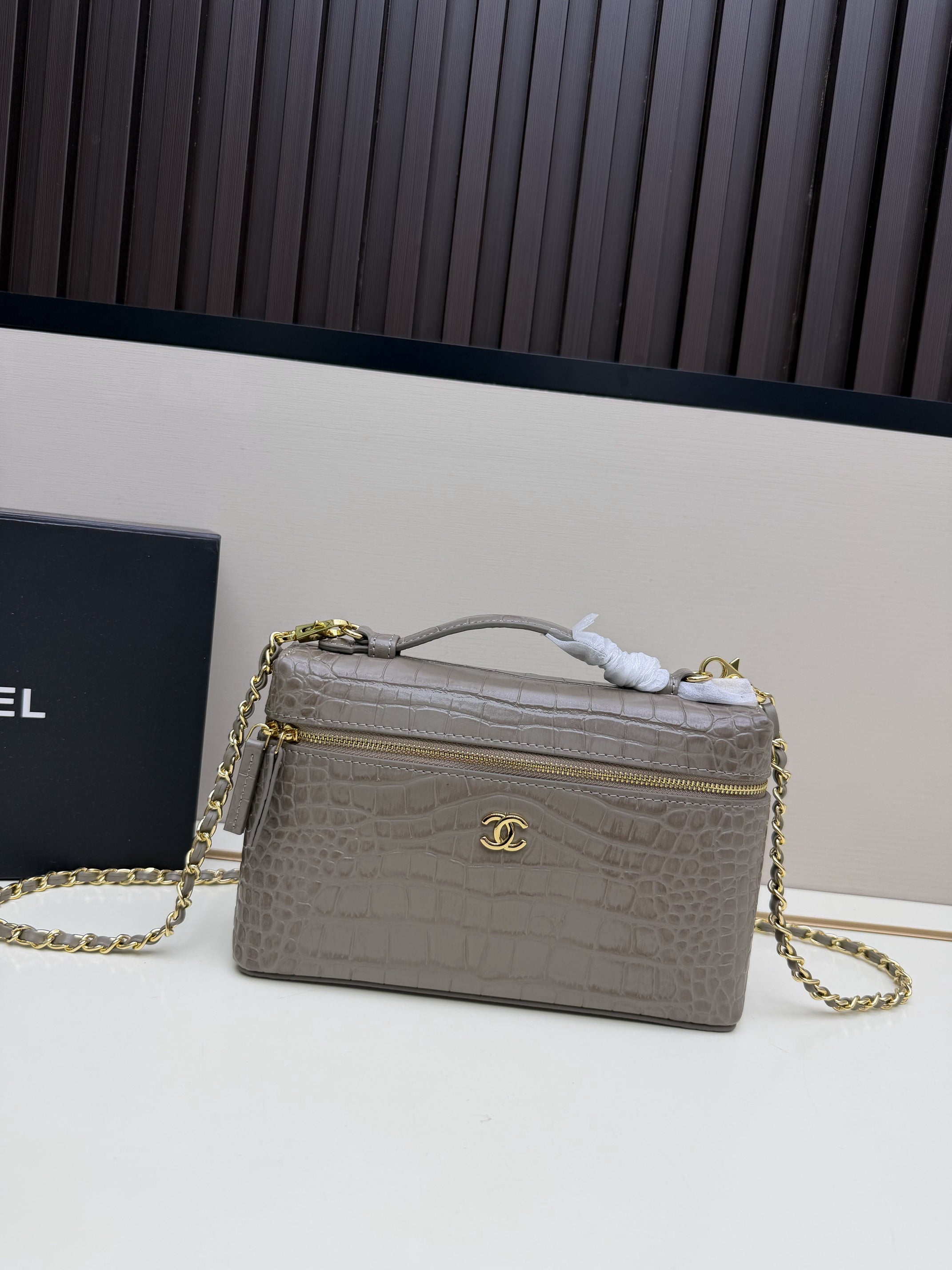 Chanel Crocodile-Embossed Vanity Bag with Chain Strap – Gray