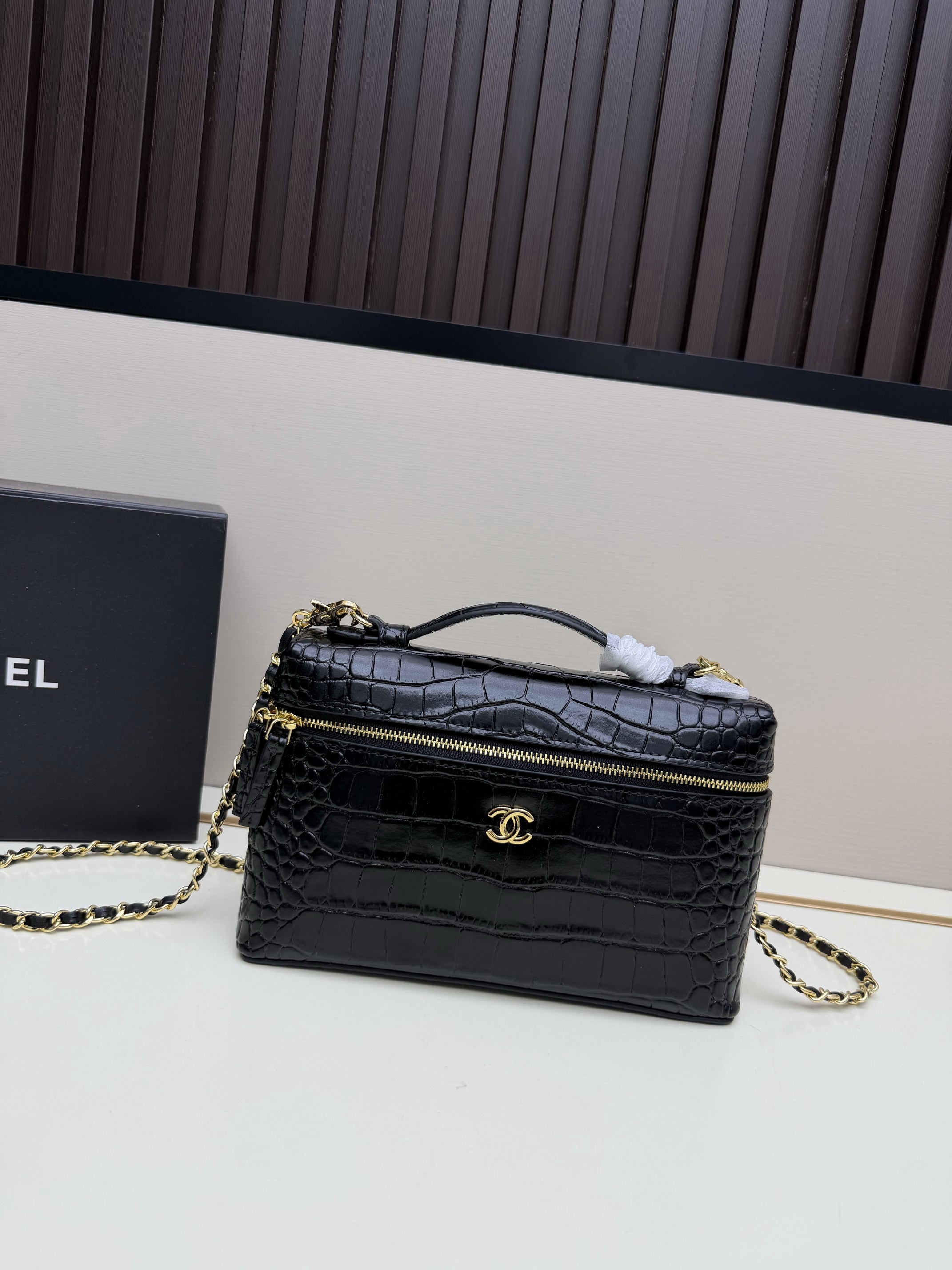 Chanel Crocodile-Embossed Vanity Bag with Chain Strap – Black